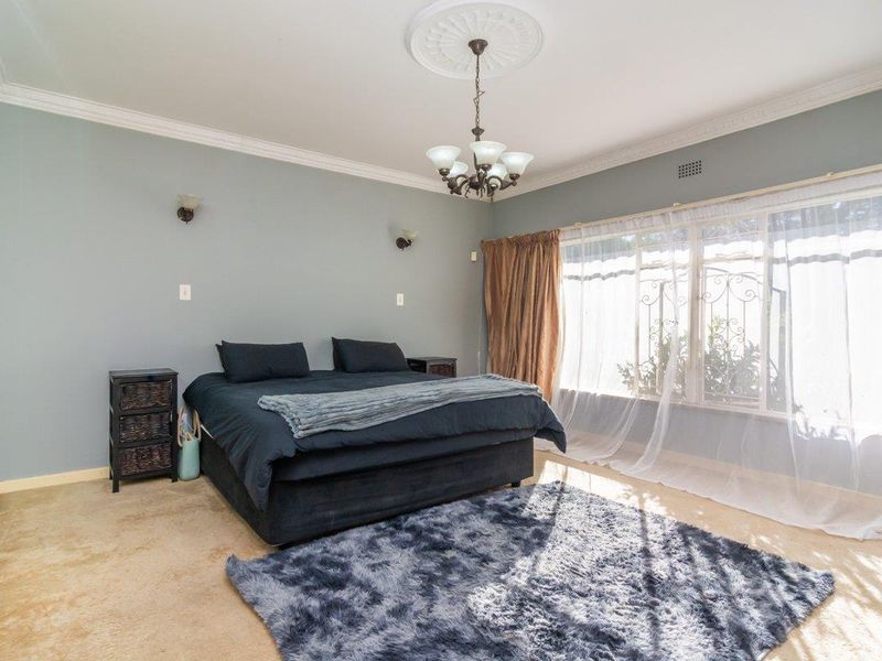Spacious Family Living in the Heart of Noordheuwel - Photo 2
