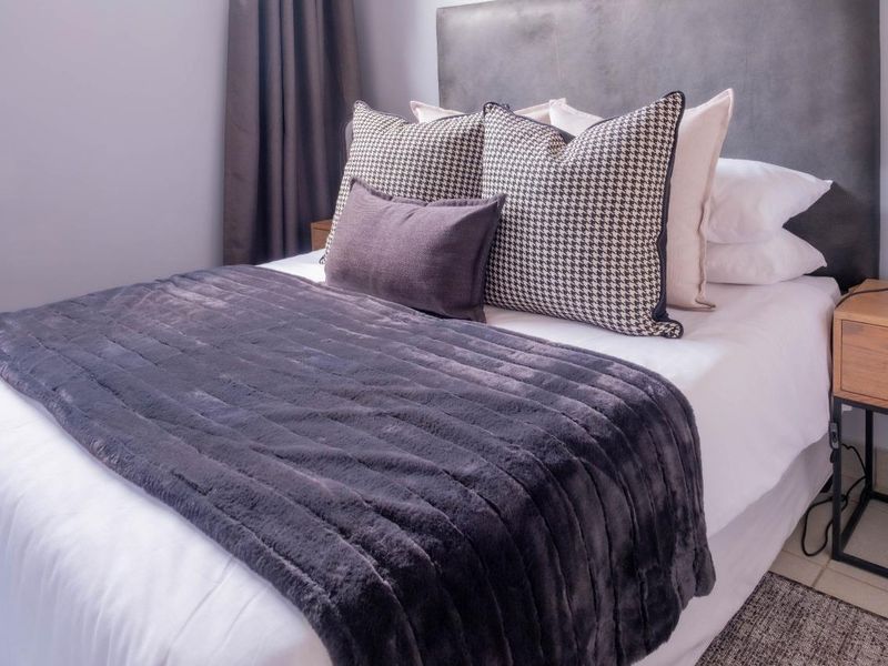 Brand New 2 Bed 2 Bathroom ultra-modern Apartment. Invest now!t! - Photo 6