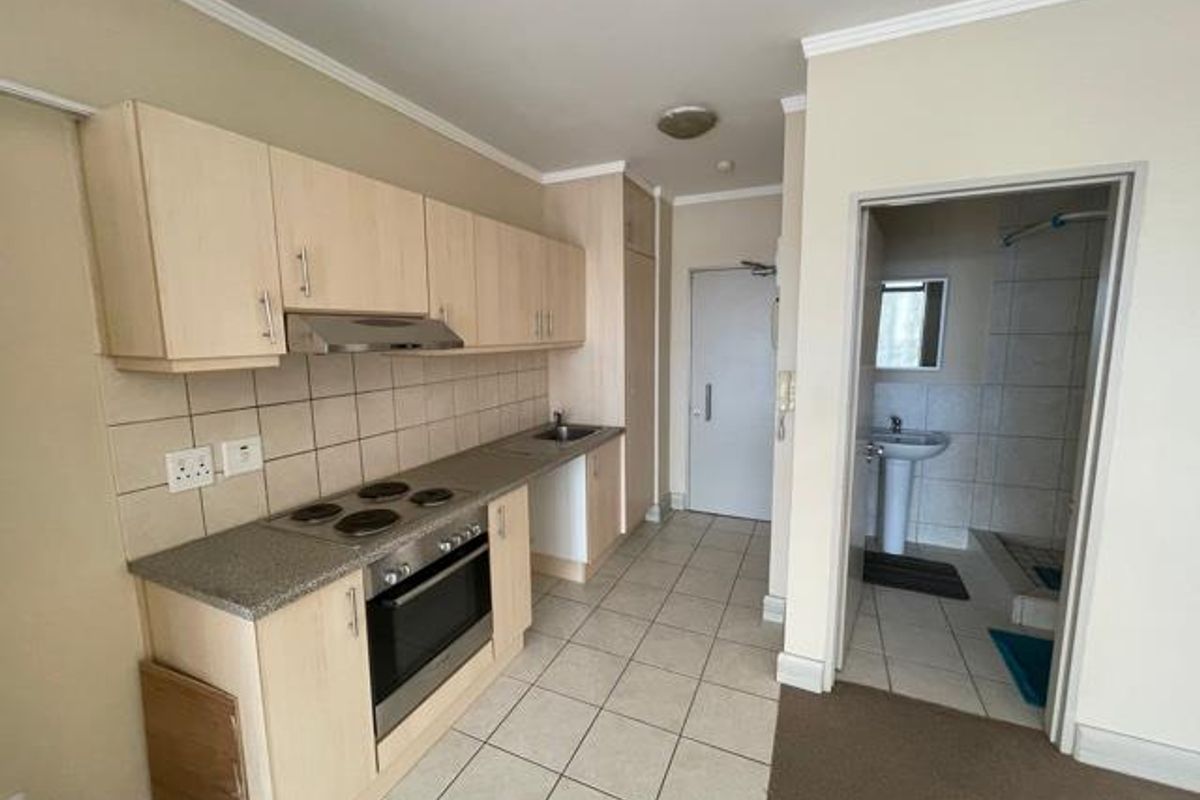 Unfurnished Studio, Wi fi included, pool & gym - Photo 5