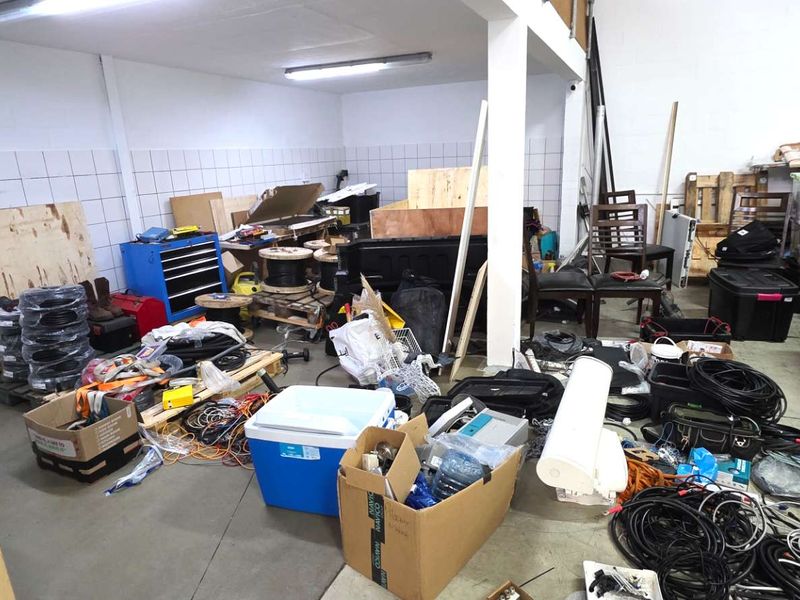 Food Grade Warehouse in Secure Business Park - Photo 3