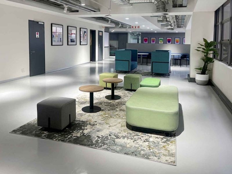 Fully serviced private office space for you and your team in Regus Craddock Square Rosebank. - Photo 4