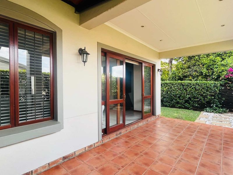 Charming Townhouse in Secure Sandton Village Estate, Paulshof - Photo 4