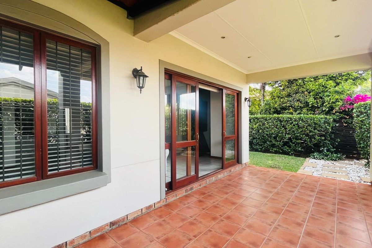 Charming Townhouse in Secure Sandton Village Estate, Paulshof - Photo 4