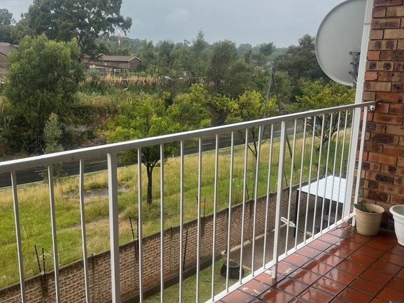 Charming North-Facing 2-Bedroom Unit in Pristine Complex - Photo 9