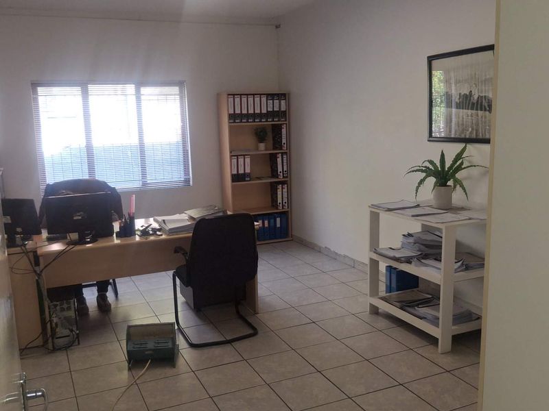 🏢 PRIME OFFICE PROPERTY CLOSE TO MAERUA MALL - Photo 1
