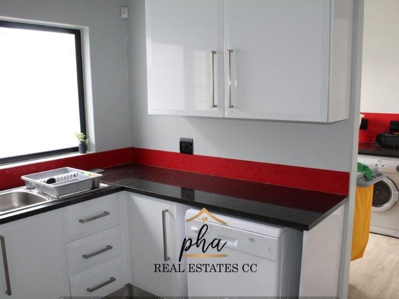 Entertainer's Dream!! 5 bedroom house with pool for sale in Walvis Bay for N$6 700 000.00 - Photo 5