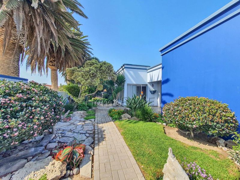 Ext 1, Henties Bay:  6 Bedr home NEWLY RENOVATED recently - Photo 2