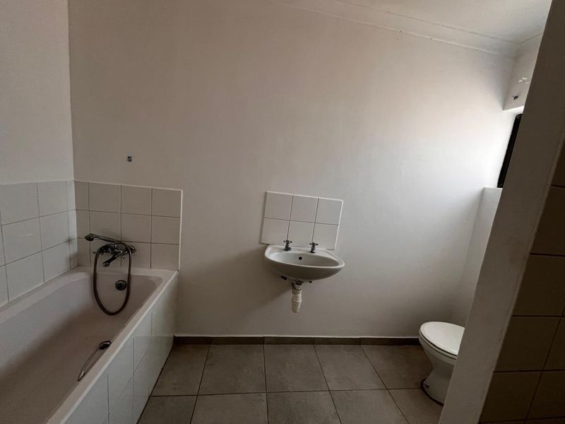 For Sale: 3 -Bedroom House In Outapi - Photo 7