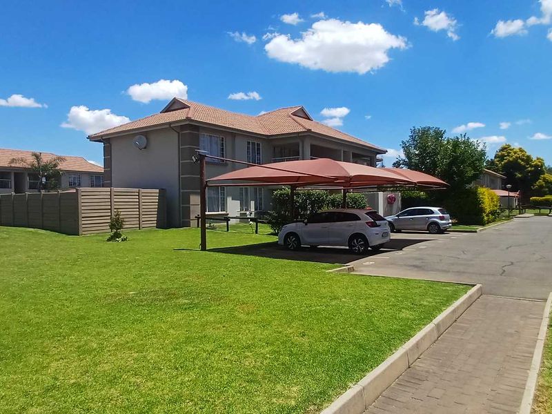 FAMILY FRIENDLY GROUND FLOOR UNIT - Photo 10
