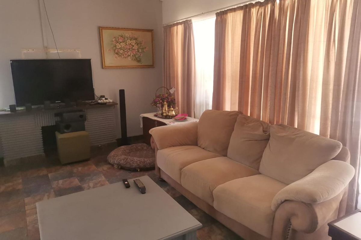4 Bedroom House For Sale in Vanderbijlpark SE1 - Photo 5