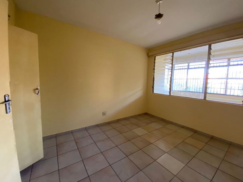 Discover Your New Home: Spacious 1.5 Bedroom Apartment - Photo 6