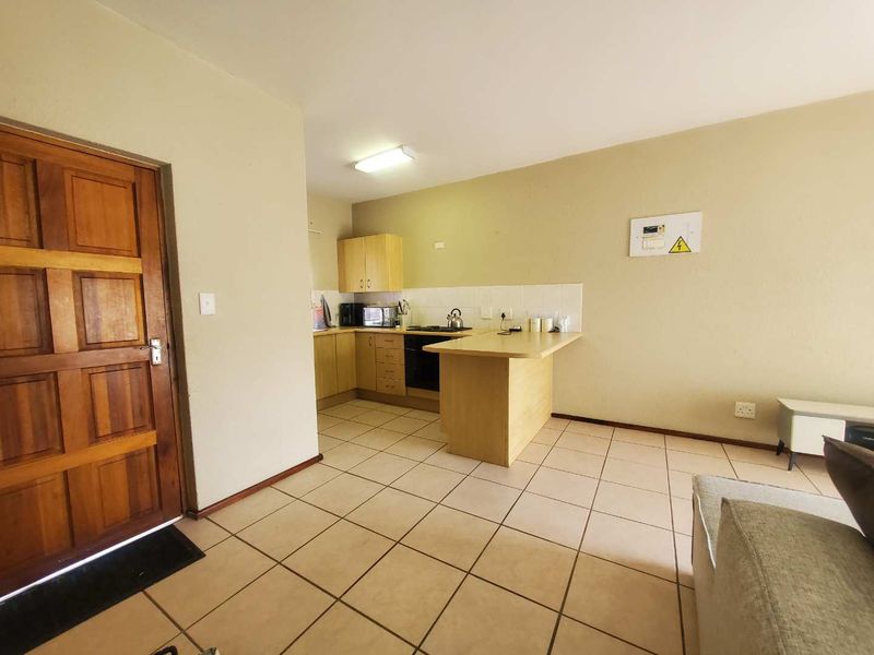 Perfect starter home or investment in Ruimsig Palms! - Photo 8