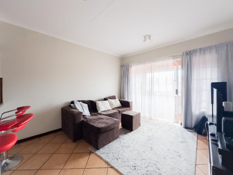 2 Bedroom Townhouse with Covered balcony - Photo 6