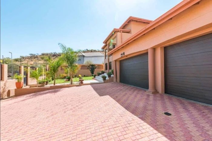 Property #2479823, House For Sale in Auasblick