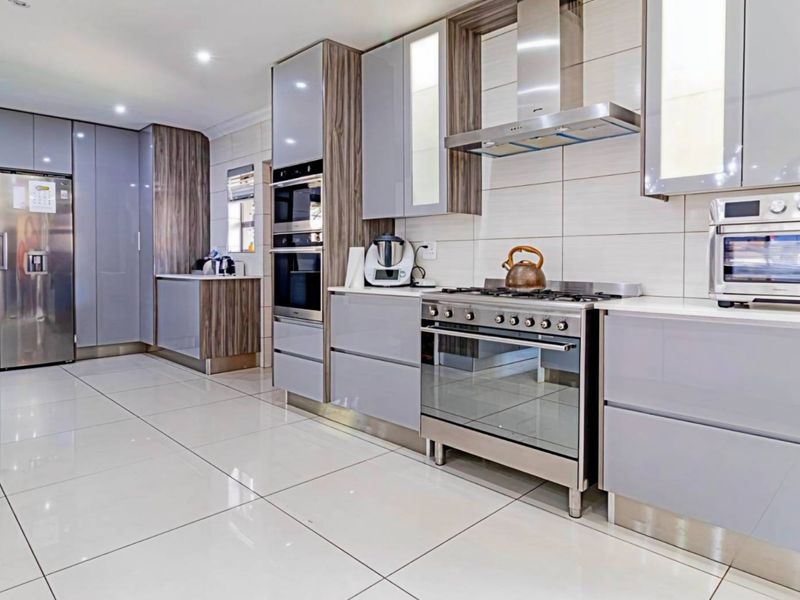 5 Bedroom House for Sale in Verwoerdpark - Photo 6