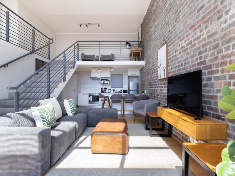 Fully Furnished 2 Bedroom Apartment For Sale in Woodstock - Photo 1