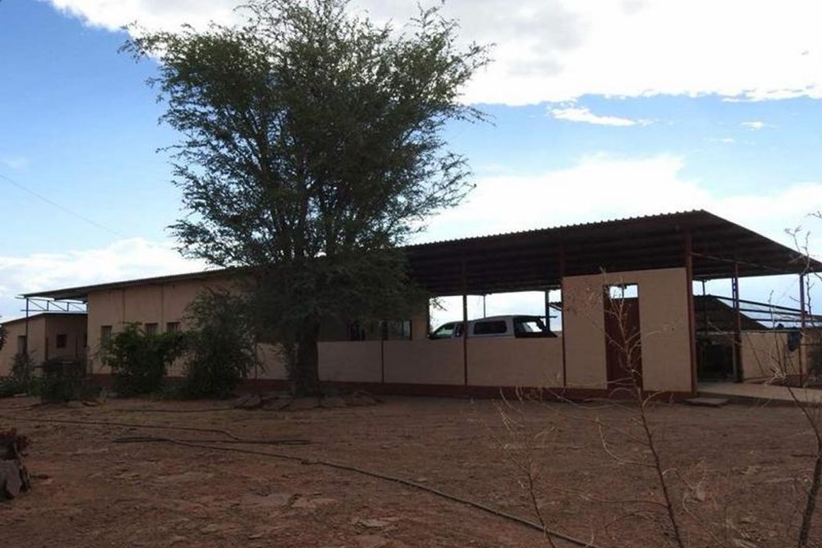 Expansive 7,750 Hectare Property with Exceptional Features - Photo 2