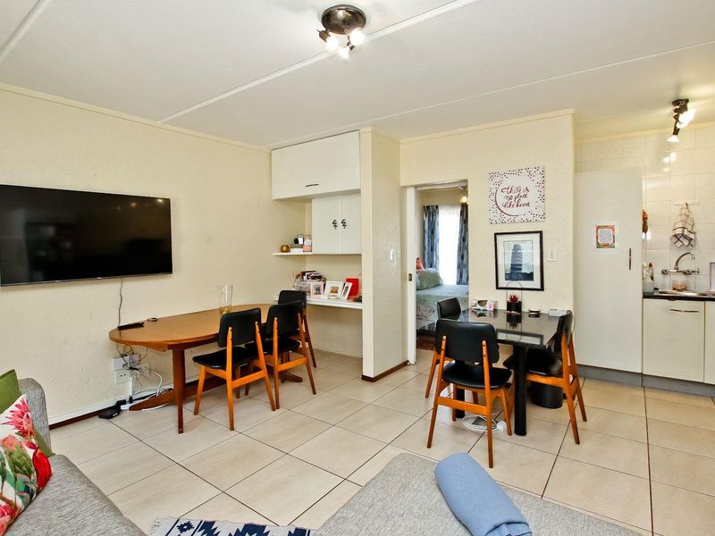 Neat One-Bedroom Garden Apartment – Ideal First Home or Investment! - Photo 3