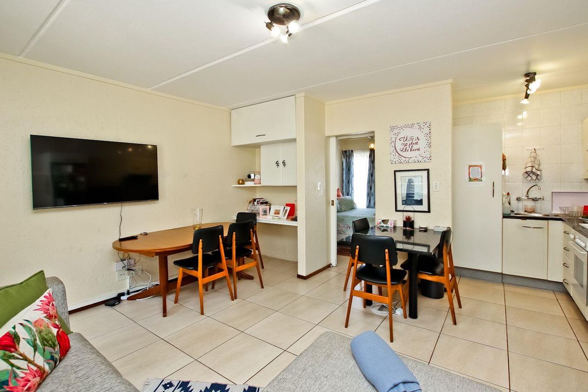 Neat One-Bedroom Garden Apartment – Ideal First Home or Investment! - Photo 3