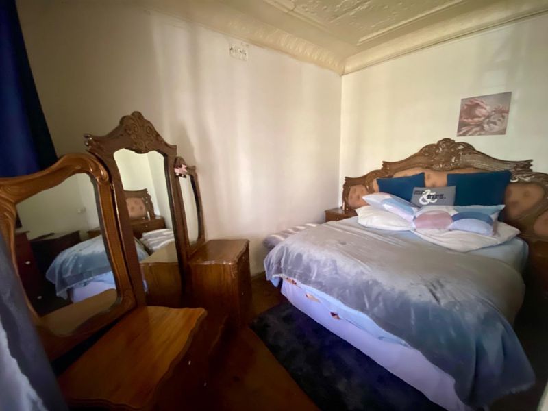 Ideal Renovation Project: 2 Bedroom Home with Garden - Photo 5