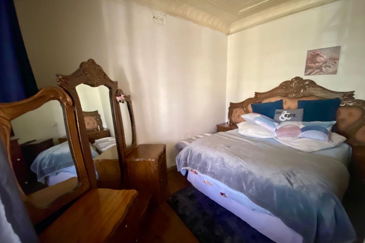 Ideal Renovation Project: 2 Bedroom Home with Garden - Photo 5