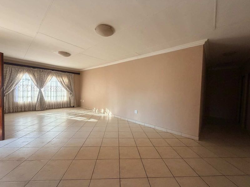 Your Next Chapter Starts Here – Secure Family Living - Photo 4