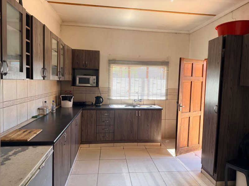 🏡 FAMILY HOME FOR SALE | GOLGOTHA - Photo 10