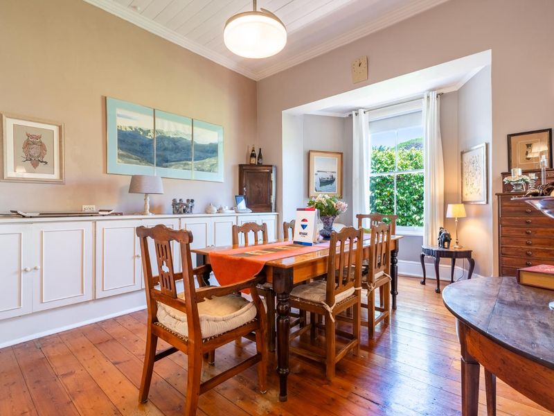 Heritage home in walking distance from Rondebosch’s finest schools! - Photo 9