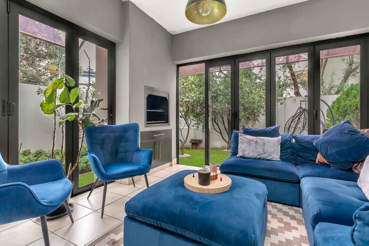 MODERN 3 BEDROOM 2 BATHROOM CLUSTER HOME FOR SALE IN FOURWAYS - Photo 5