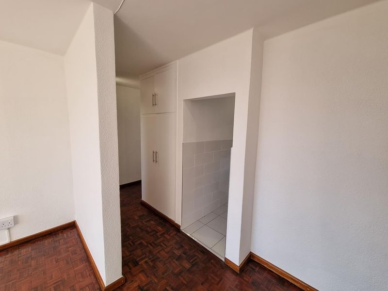 Unfurnished 3-Bedroom Apartment To Rent in Camps Bay - Photo 7