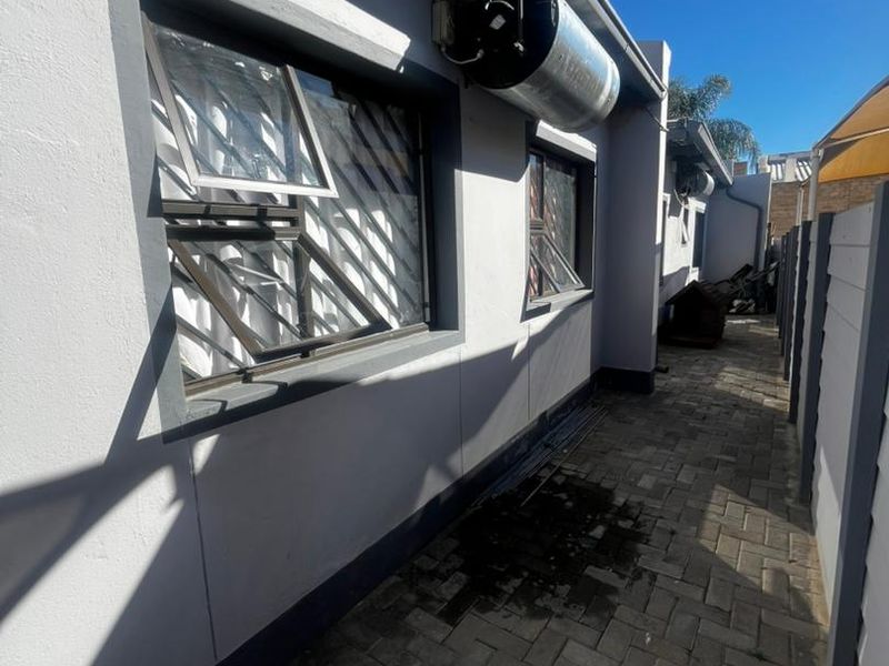 For sale: Hochland park 4 bed 3 bath house N$2.5mil excl costs. - Photo 8