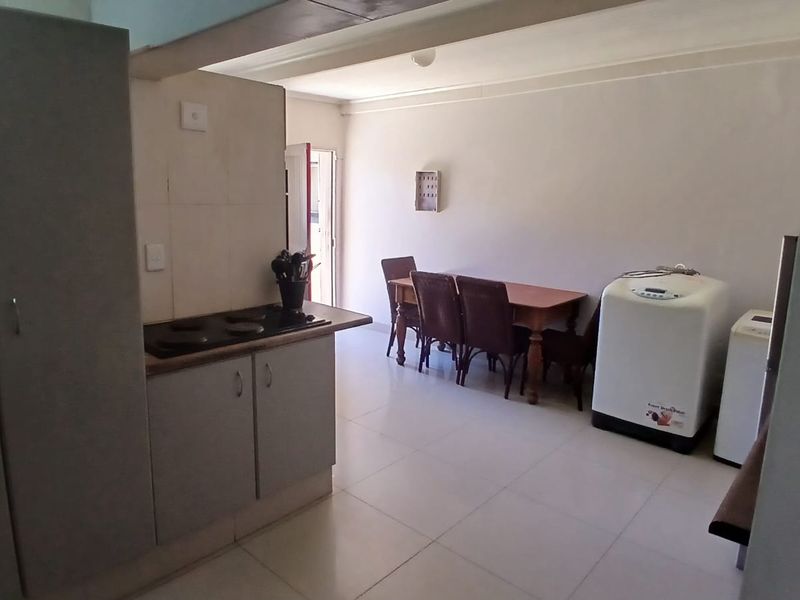 4 Bedroom family home to rent in Fichardtpark - Photo 5