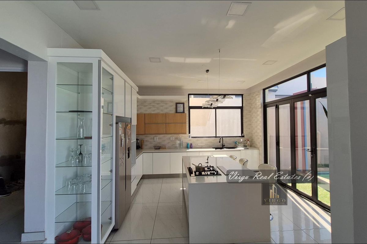 🏡 LUXURY 4 BEDROOM HOUSE PLUS 2 BEDROOM FLAT MOUNTAIN-VIEW LIVING IN KLEINE KUPPE 🌄 - Photo 3