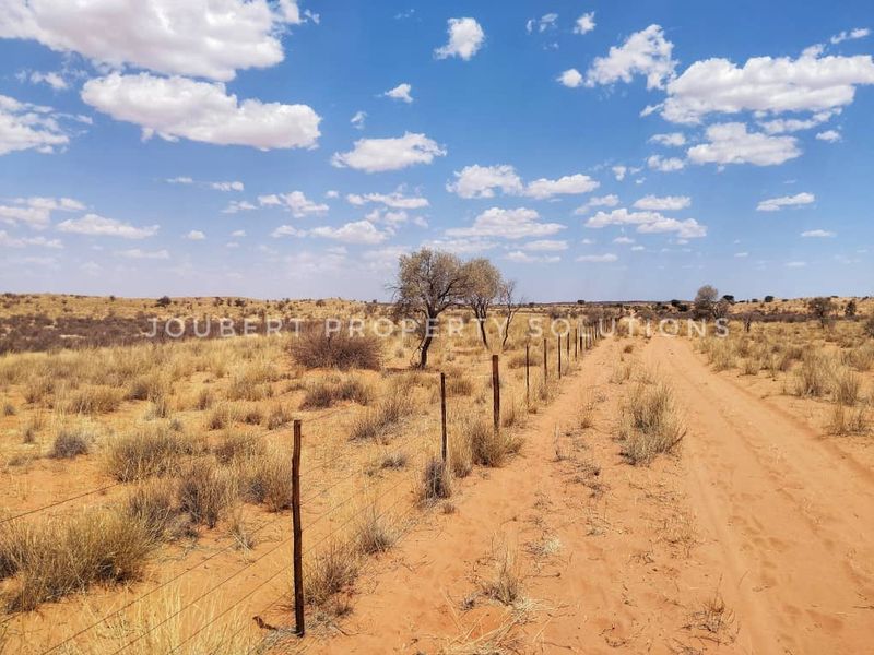 EXCEPTIONAL KALAHARI FARM FOR SALE IN NAMIBIA - HARDAP DISTRICT - Photo 2