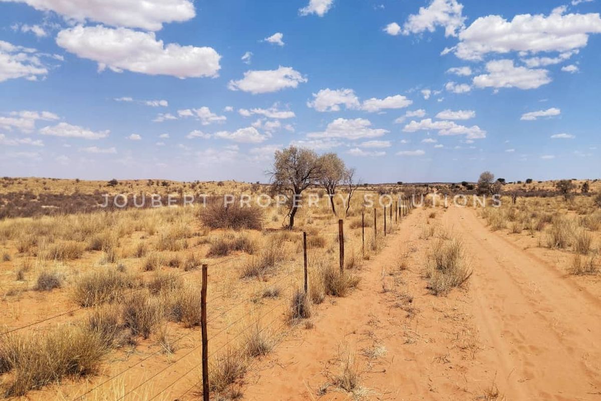 EXCEPTIONAL KALAHARI FARM FOR SALE IN NAMIBIA - HARDAP DISTRICT - Photo 2