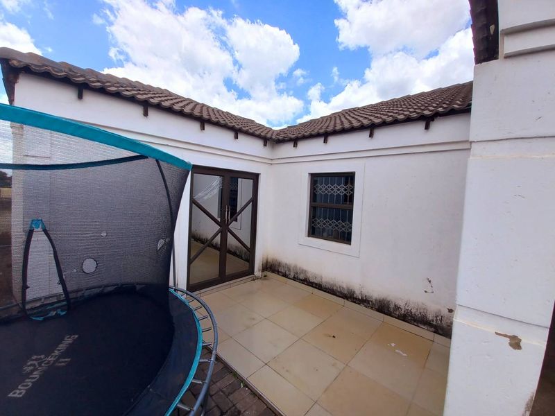 Three Bedrooms house for sale in Elandspoort - Photo 2