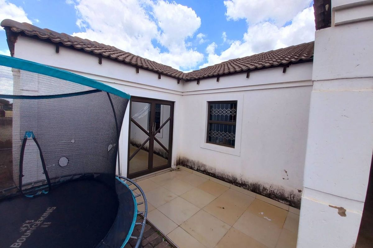 Three Bedrooms house for sale in Elandspoort - Photo 2