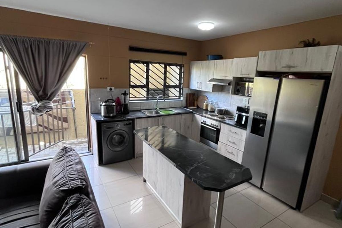 3 Bedroom Townhouse For Sale – Hillary Court, Otjomuise - Photo 3