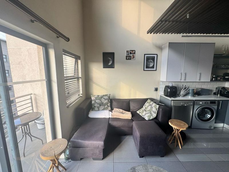 Modern student  living in the heart of Hatfield - Photo 3