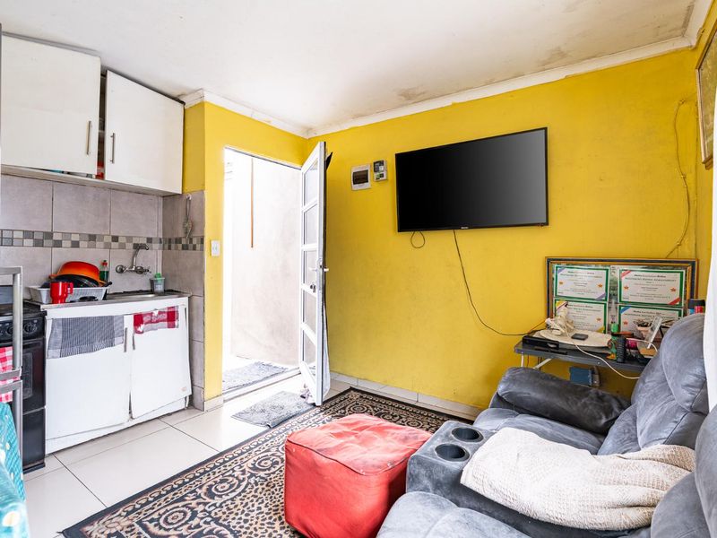 Two Bedroom Home With Flatlet - Photo 10