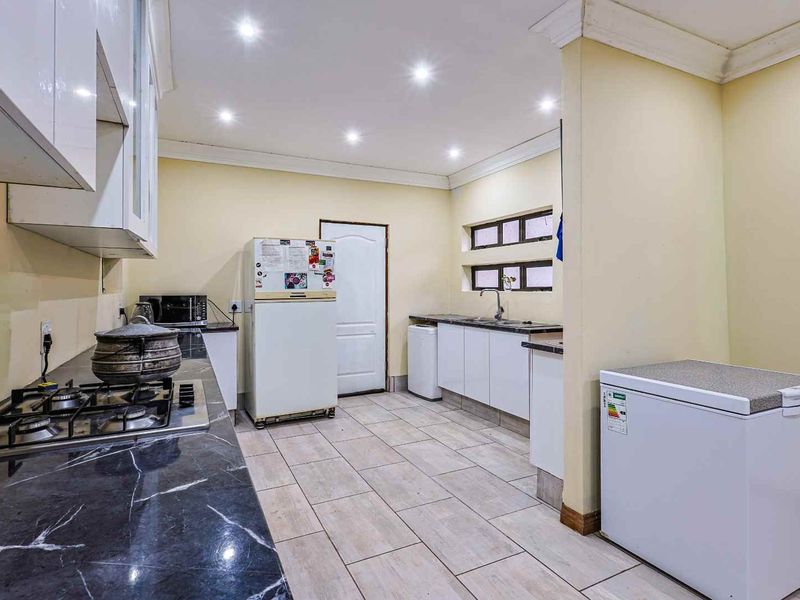 Endless potential in Val de Grace - Photo 9