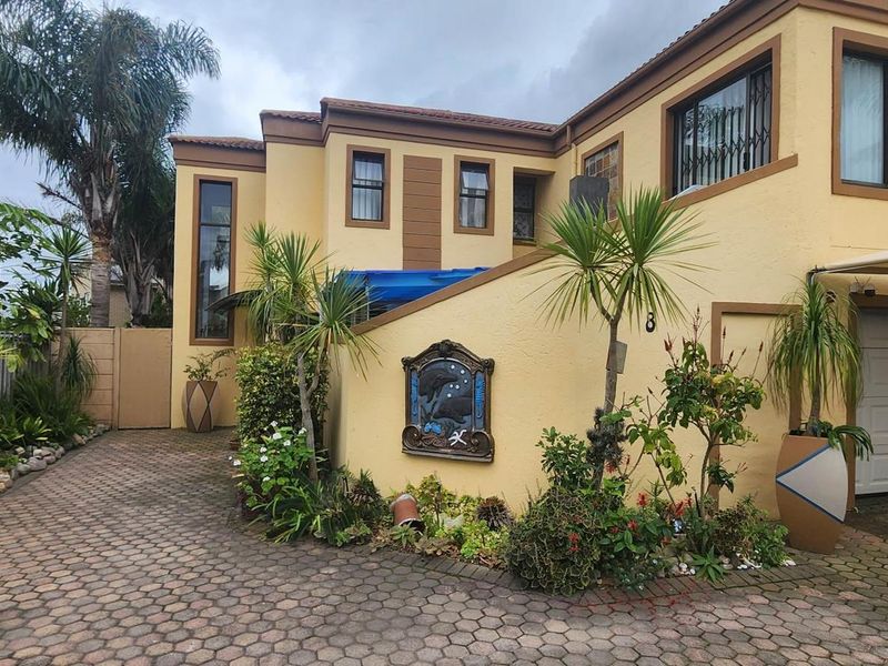 Double deck delight up for grabs - Photo 5