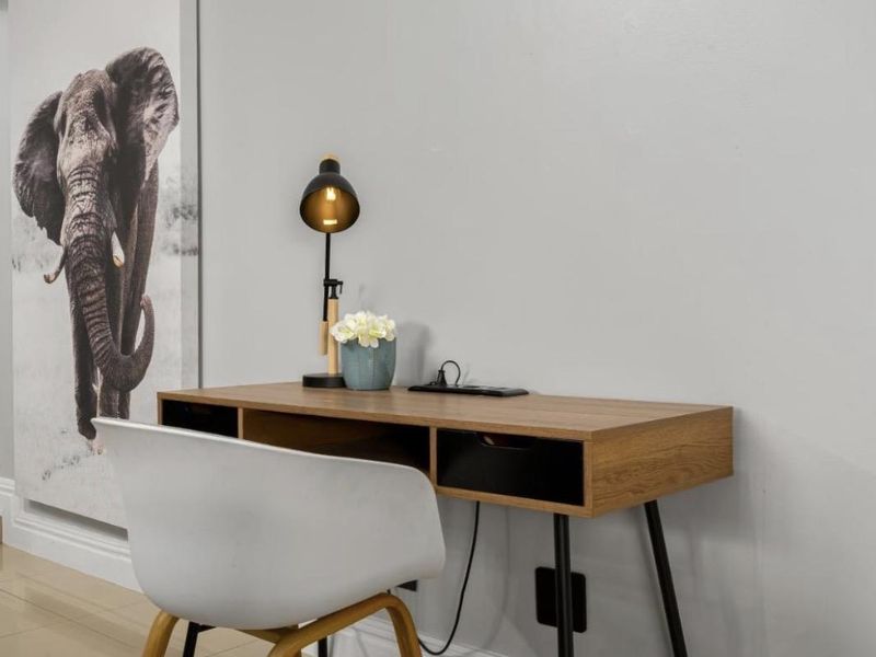 Luxury Two-Bedroom Retreat with Expansive Outdoor Deck in Sea Point - Photo 8