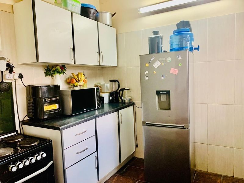 Three Bedroom Apartment to Rent in Pinetown Central - Newly Renovated - Photo 2