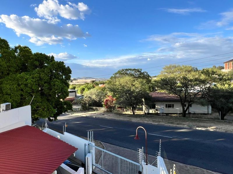 Fully Furnished North Facing Apartment in Secure Windhoek Complex - Photo 8