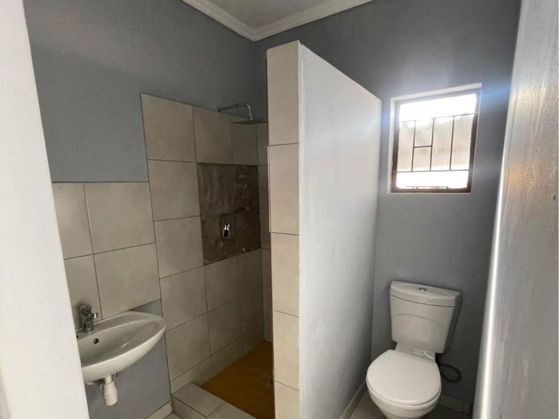 Newly renovated - Photo 4