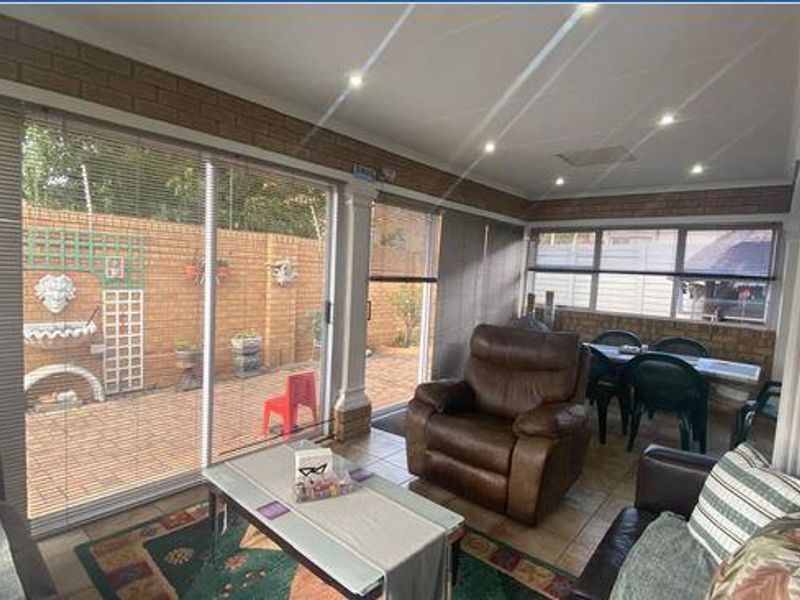 First Class Hidden Jewel - Photo 10