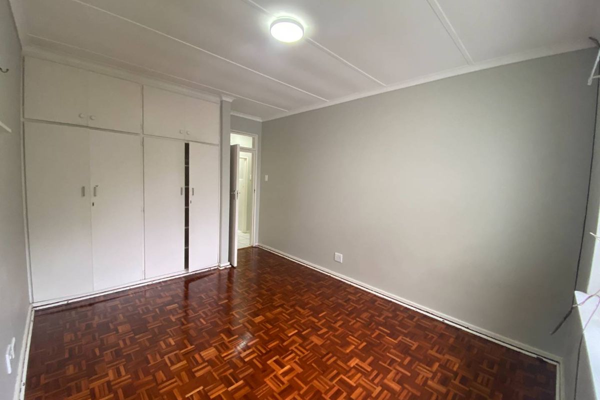 MODERN TWO BEDROOM SECOND FLOOR APARTMENT TO RENT - Photo 5