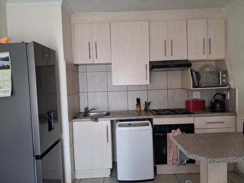 3 Bedroom Flat For Sale in Bonanne - Photo 4