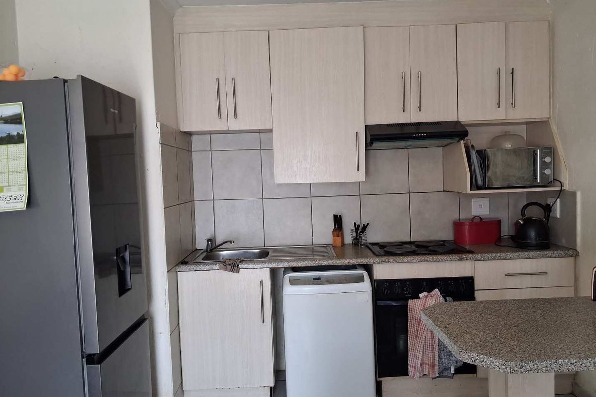 3 Bedroom Flat For Sale in Bonanne - Photo 4